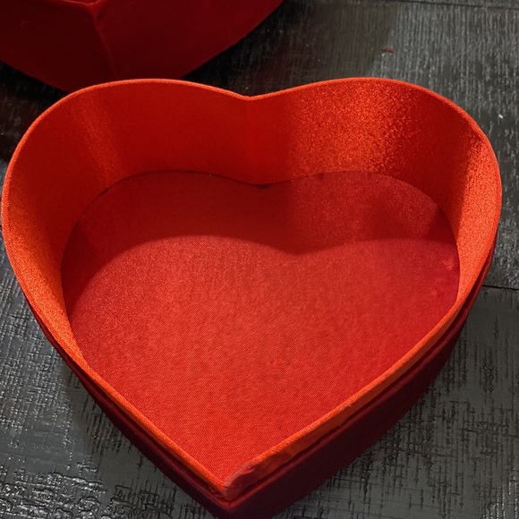 Red Satin Nesting 3 Heart-Shaped Decorative Boxes! - Picture 6 of 9